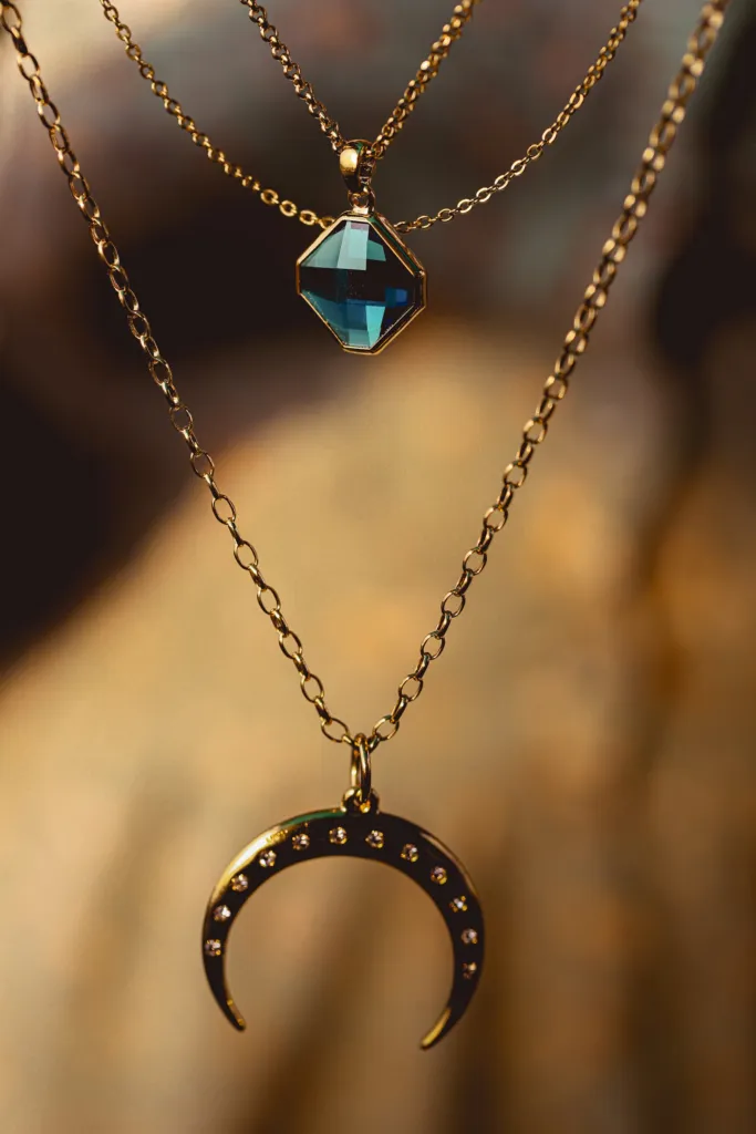 Anillo Bruma, solitario de diamante en oro amarillo