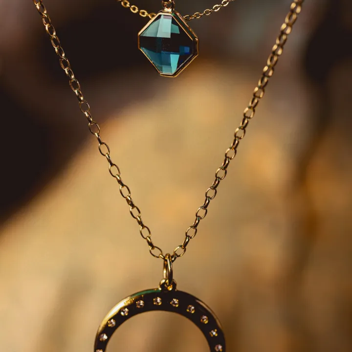 Anillo Bruma, solitario de diamante en oro amarillo