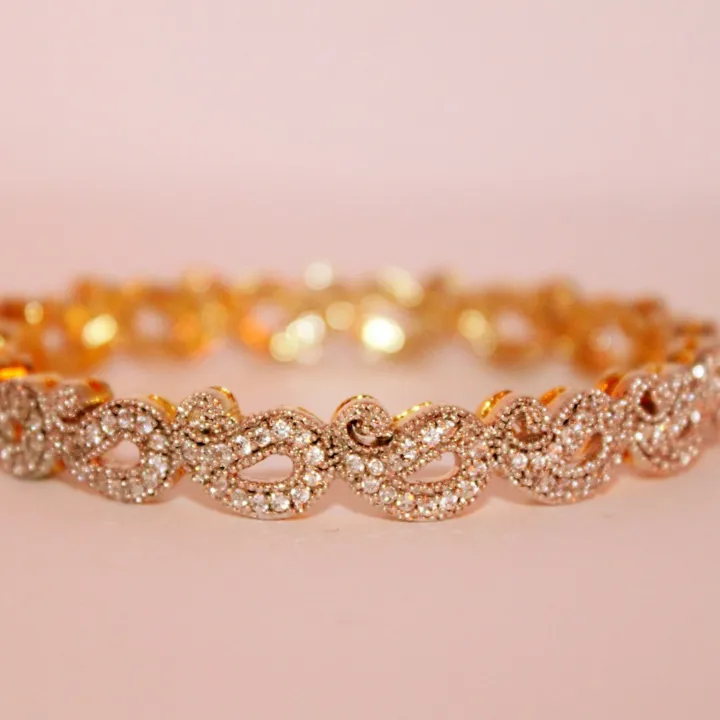 Brazalete Vesper de oro amarillo con pavé de diamantes