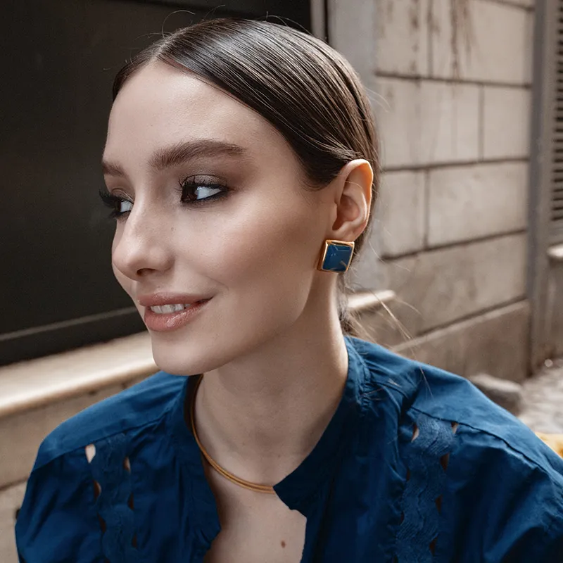 Radiance, par de aretes de plata 925 y esmalte, con poste y cierre de clip
