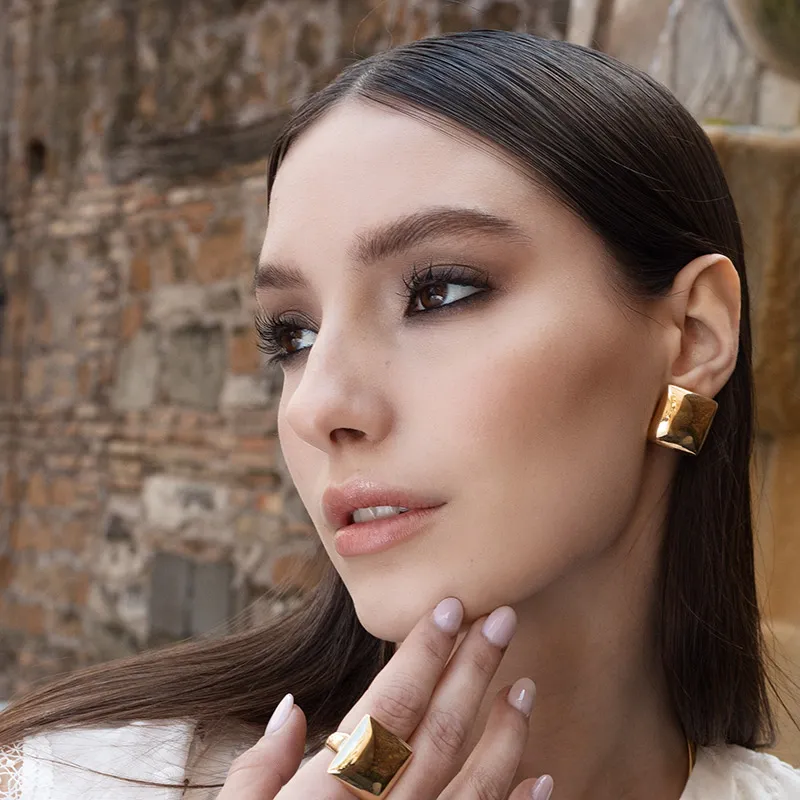 Radiance, par de aretes de plata 925 y esmalte, con poste y cierre de clip